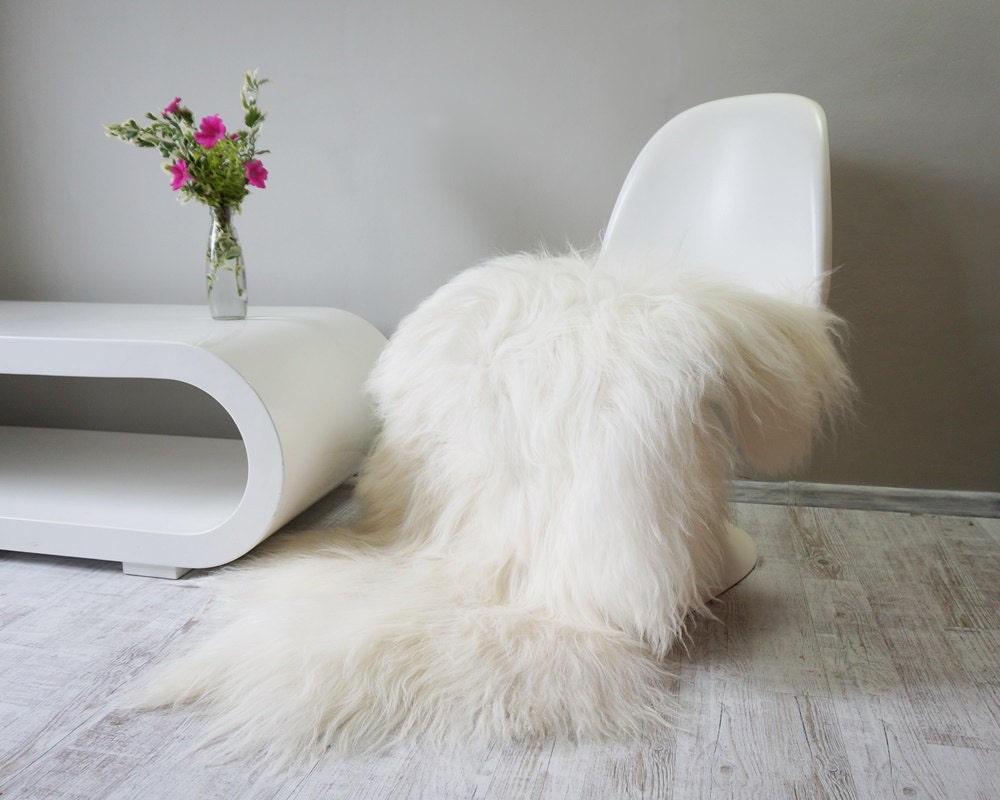 GIANT SHEEPSKIN Iceland White CREAM Throw Genuine leather Sheep Skin 50"x 30" Decorative rug White comfy, cozy, hair is very thick, shiny !