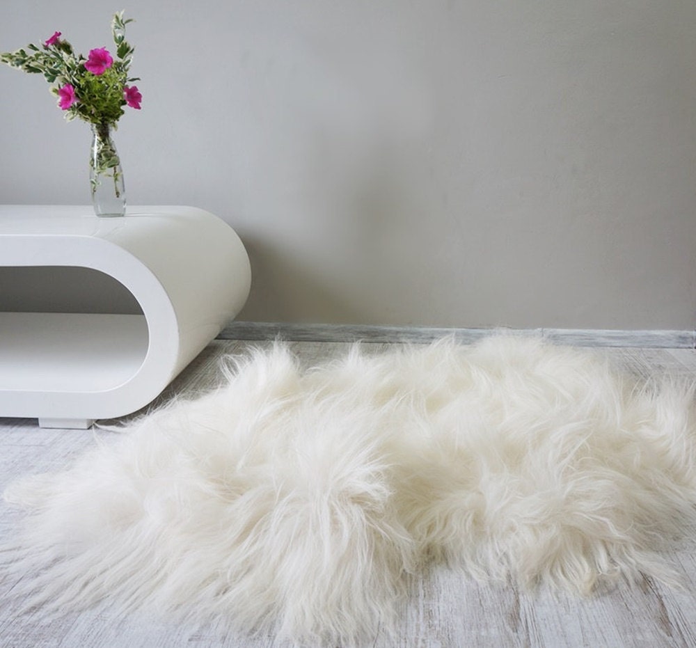 GIANT SHEEPSKIN Iceland White CREAM Throw Genuine leather Sheep Skin 50"x 30" Decorative rug White comfy, cozy, hair is very thick, shiny !
