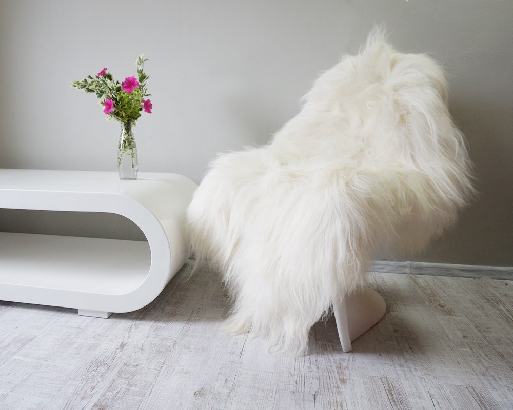 GIANT SHEEPSKIN Iceland White CREAM Throw Genuine leather Sheep Skin 50"x 30" Decorative rug White comfy, cozy, hair is very thick, shiny !