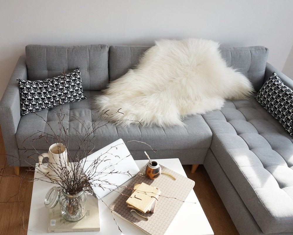 GIANT SHEEPSKIN Icelandic XXLWhite Throw Genuine leather Sheep Skin 52"x 32" Decorative rug White comfy, cozy, hair is very thick, shiny !