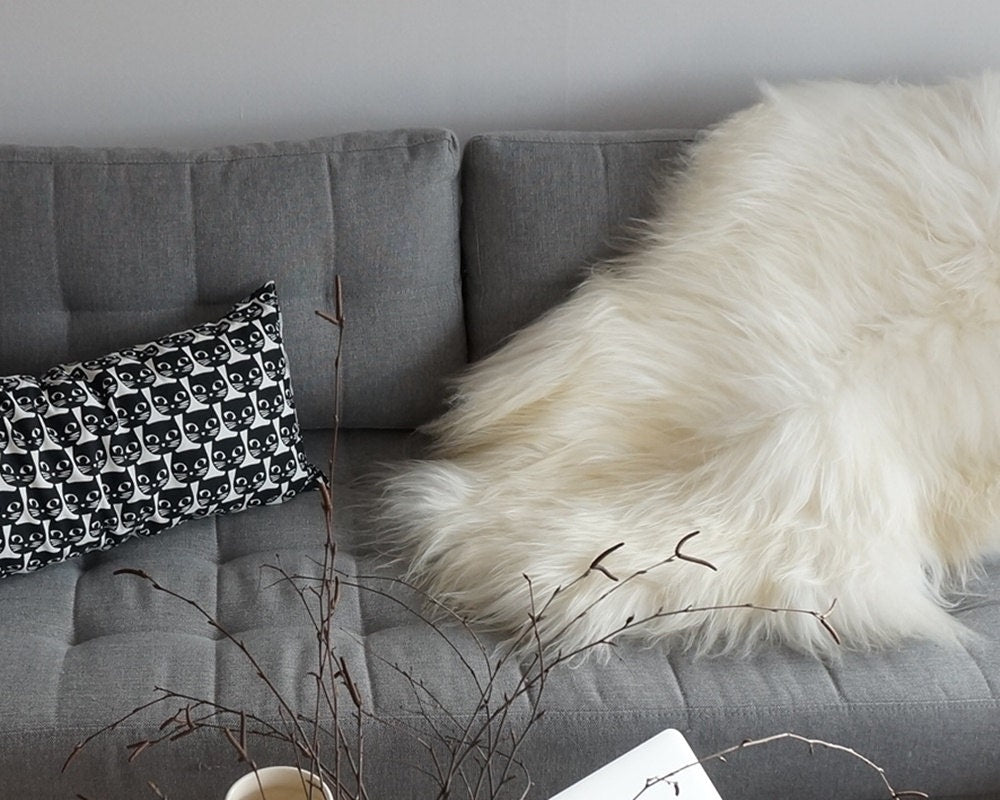 GIANT SHEEPSKIN Icelandic XXLWhite Throw Genuine leather Sheep Skin 52"x 32" Decorative rug White comfy, cozy, hair is very thick, shiny !