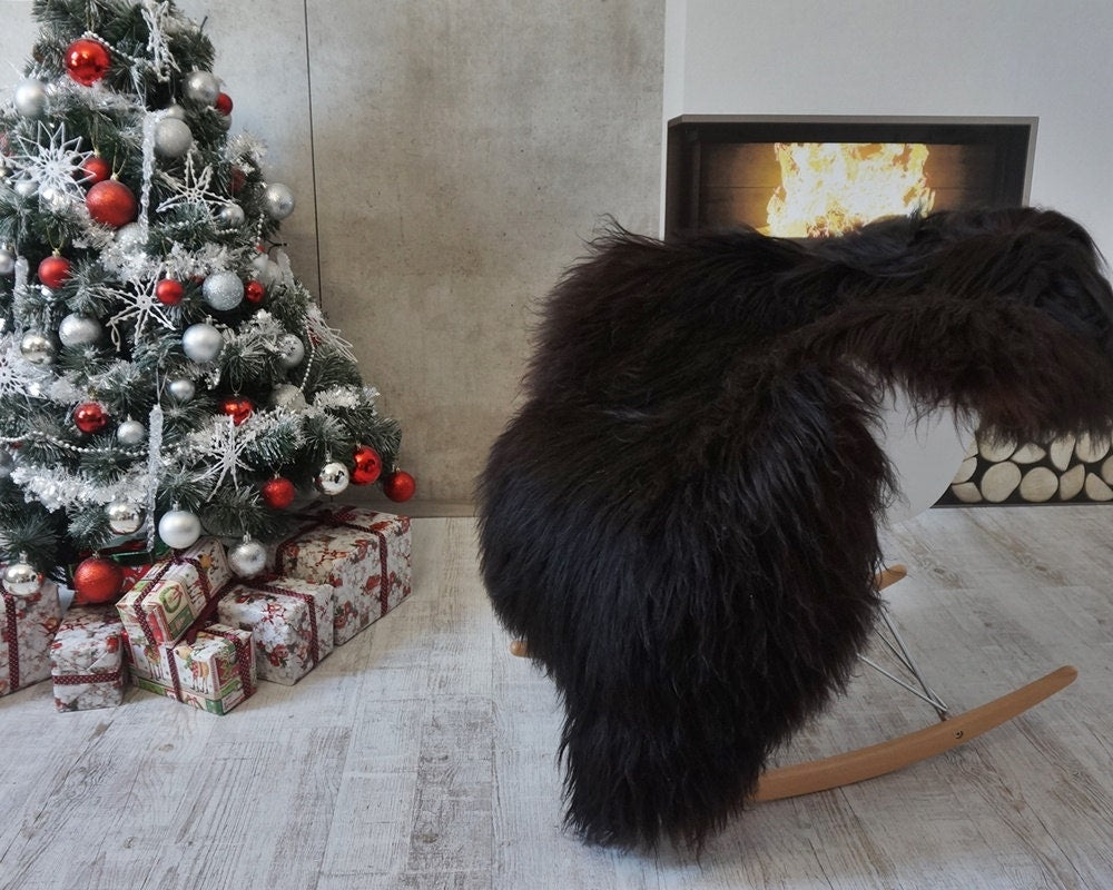 GIANT SHEEPSKIN Icelandic Black Throw Genuine leather Sheep Skin 50 "x 30" Decorative rug black comfy, cozy, hair is very thick, shiny !