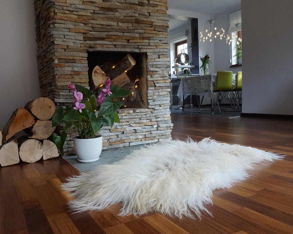 SHEEPSKIN Icelandic Creamy White Throw Genuine leather Sheep Skin 48"x 28" Decorative rug White comfy,cozy,hair is very thick,shiny