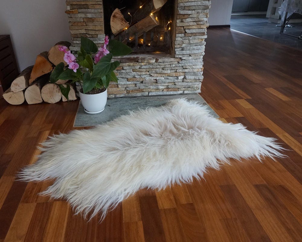 SHEEPSKIN Icelandic Creamy White Throw Genuine leather Sheep Skin 48"x 28" Decorative rug White comfy,cozy,hair is very thick,shiny