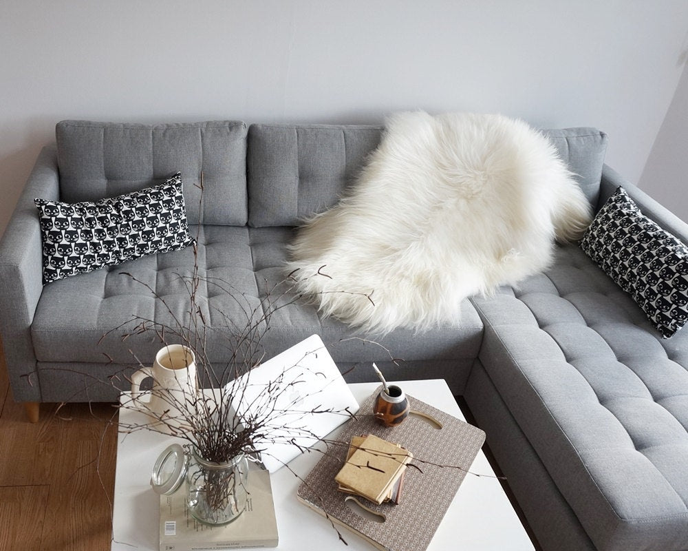 GIANT SHEEPSKIN Icelandic XXLWhite Throw Genuine leather Sheep Skin 52"x 32" Decorative rug White comfy, cozy, hair is very thick, shiny !