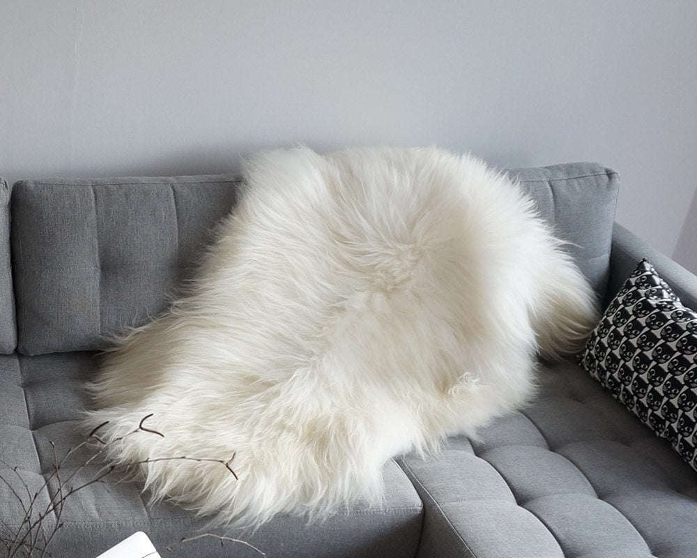 GIANT SHEEPSKIN Icelandic XXLWhite Throw Genuine leather Sheep Skin 52"x 32" Decorative rug White comfy, cozy, hair is very thick, shiny !