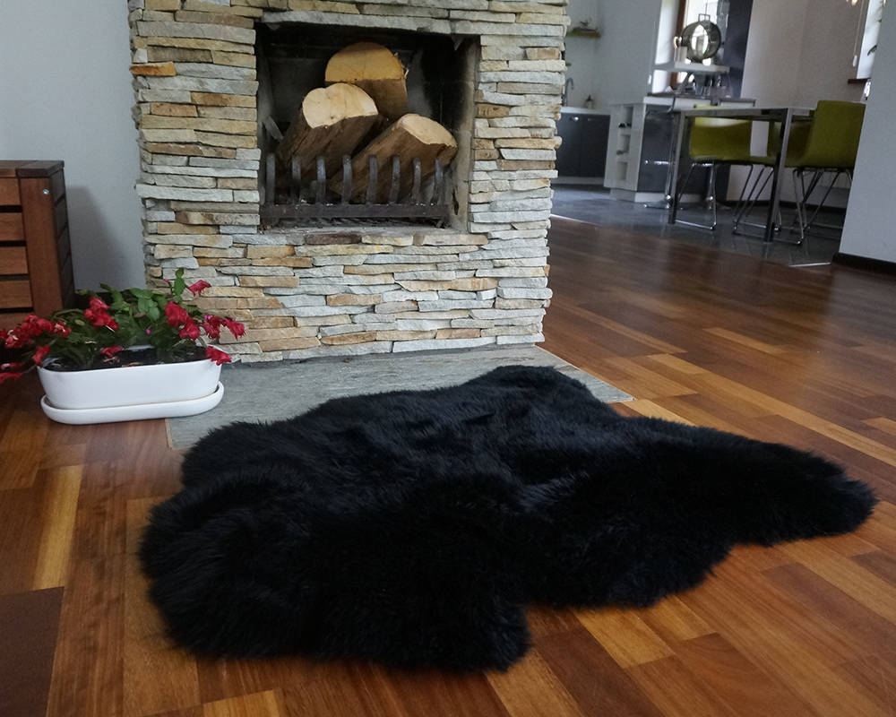 SHEEPSKIN Black Throw Genuine leather Dyed color Sheep Skin Decorative rug 44"x 26" comfy, cozy, hair is very thick, shiny