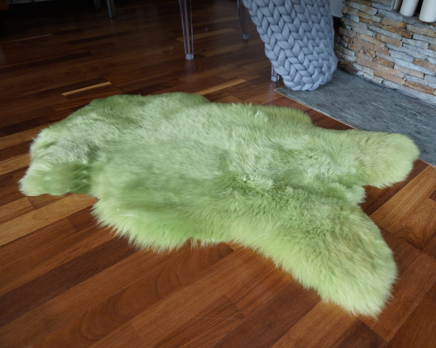 SHEEPSKIN Green L15 Throw Genuine leather Sheep Skin Decorative rug green comfy, cozy, hair is very thick, shiny !