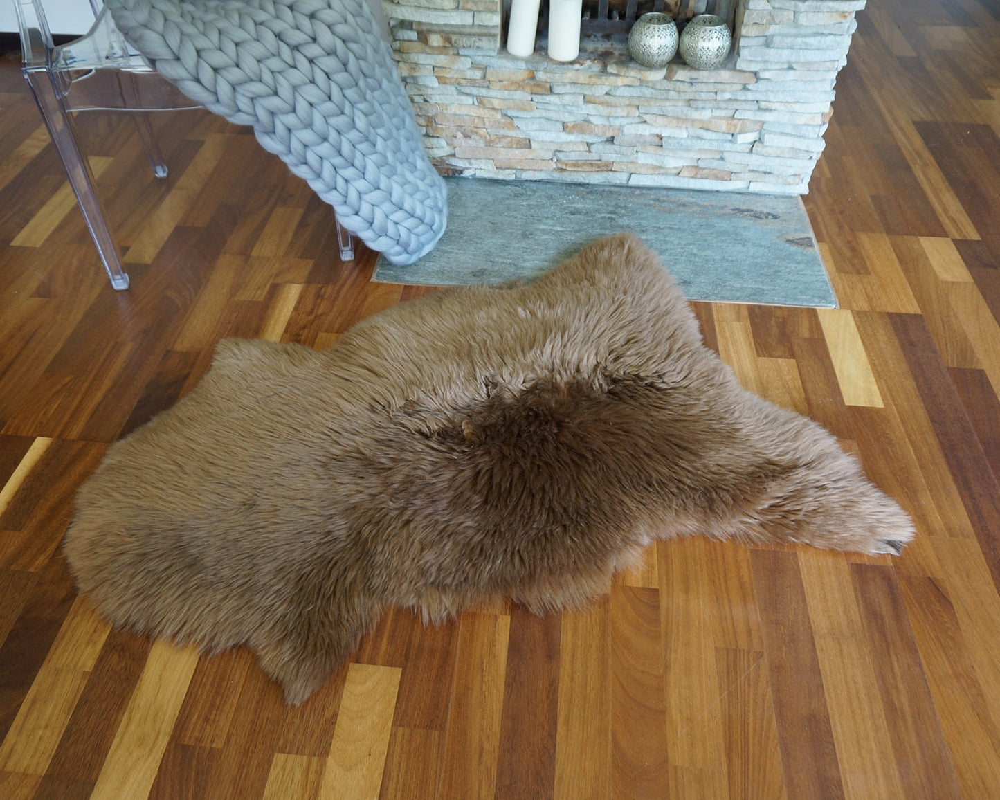 SHEEPSKIN BROWN Throw Genuine leather Sheep Skin Decorative rug comfy, cozy, hair is very thick, shiny !