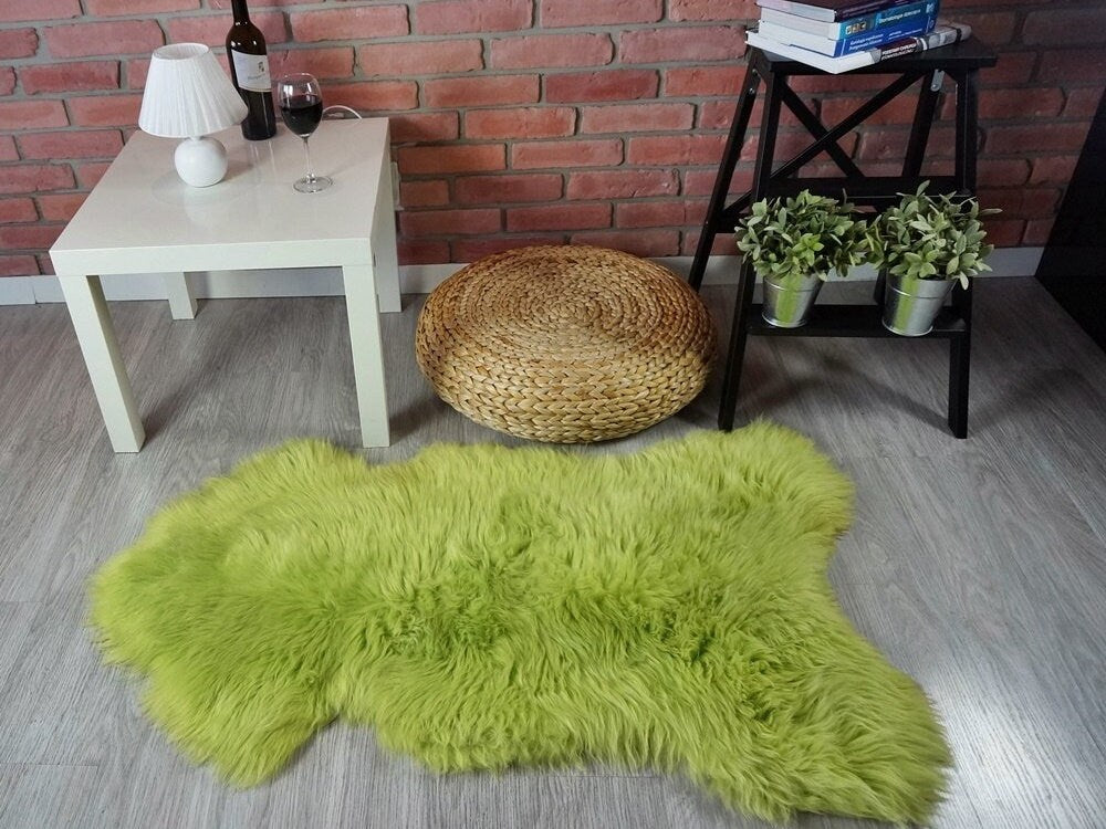 SHEEPSKIN GREEN Throw Genuine leather Sheep Skin Decorative rug green comfy, cozy, hair is very thick, shiny !