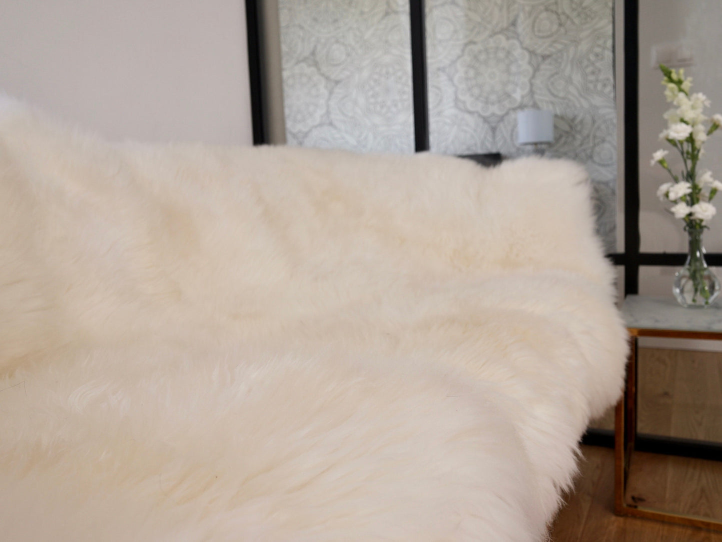 GIANT SHEEPSKIN Triple X White Throw Genuine leather Sheep Skin 64" x 46" Decorative rug Natural comfy,cozy, hair is very thick, shiny !