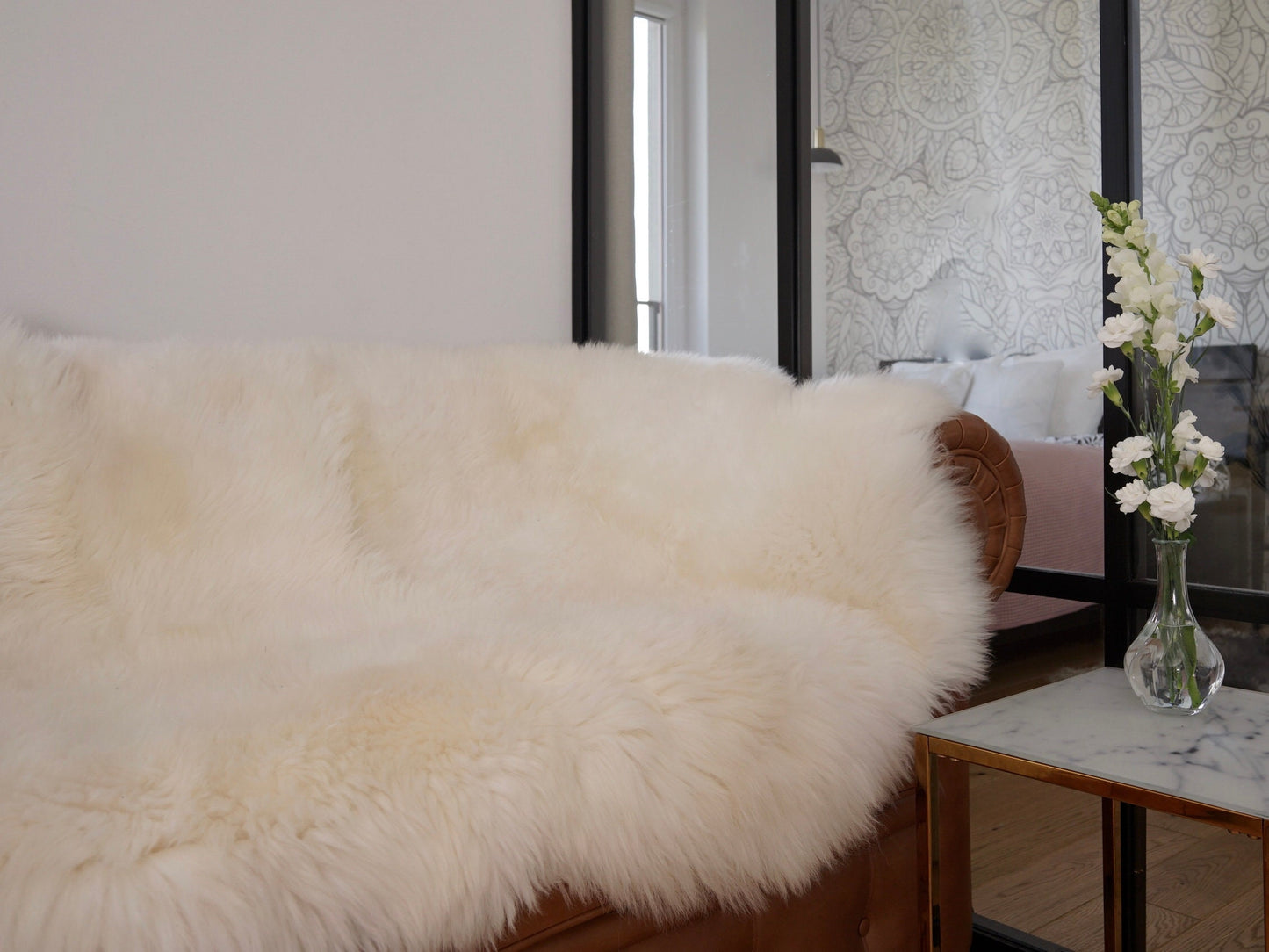 GIANT SHEEPSKIN Triple X White Throw Genuine leather Sheep Skin 64" x 46" Decorative rug Natural comfy,cozy, hair is very thick, shiny !