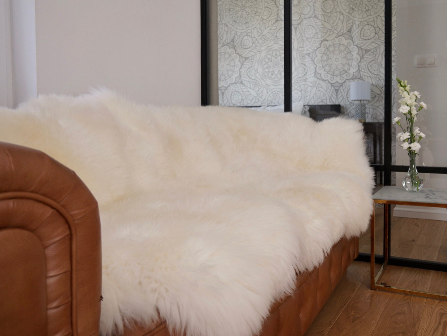 GIANT SHEEPSKIN Triple X White Throw Genuine leather Sheep Skin 64" x 46" Decorative rug Natural comfy,cozy, hair is very thick, shiny !