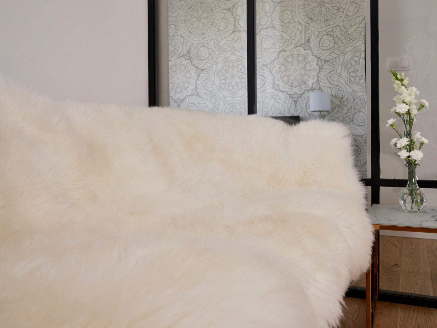 GIANT SHEEPSKIN Triple X White Throw Genuine leather Sheep Skin 64" x 46" Decorative rug Natural comfy,cozy, hair is very thick, shiny !