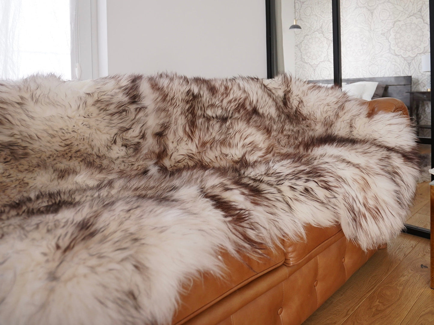 GIANT SHEEPSKIN Triple X Mouflon White Brown Throw Genuine leather Sheep Skin 64" x 46" Decorative rug Natural very thick, shiny !