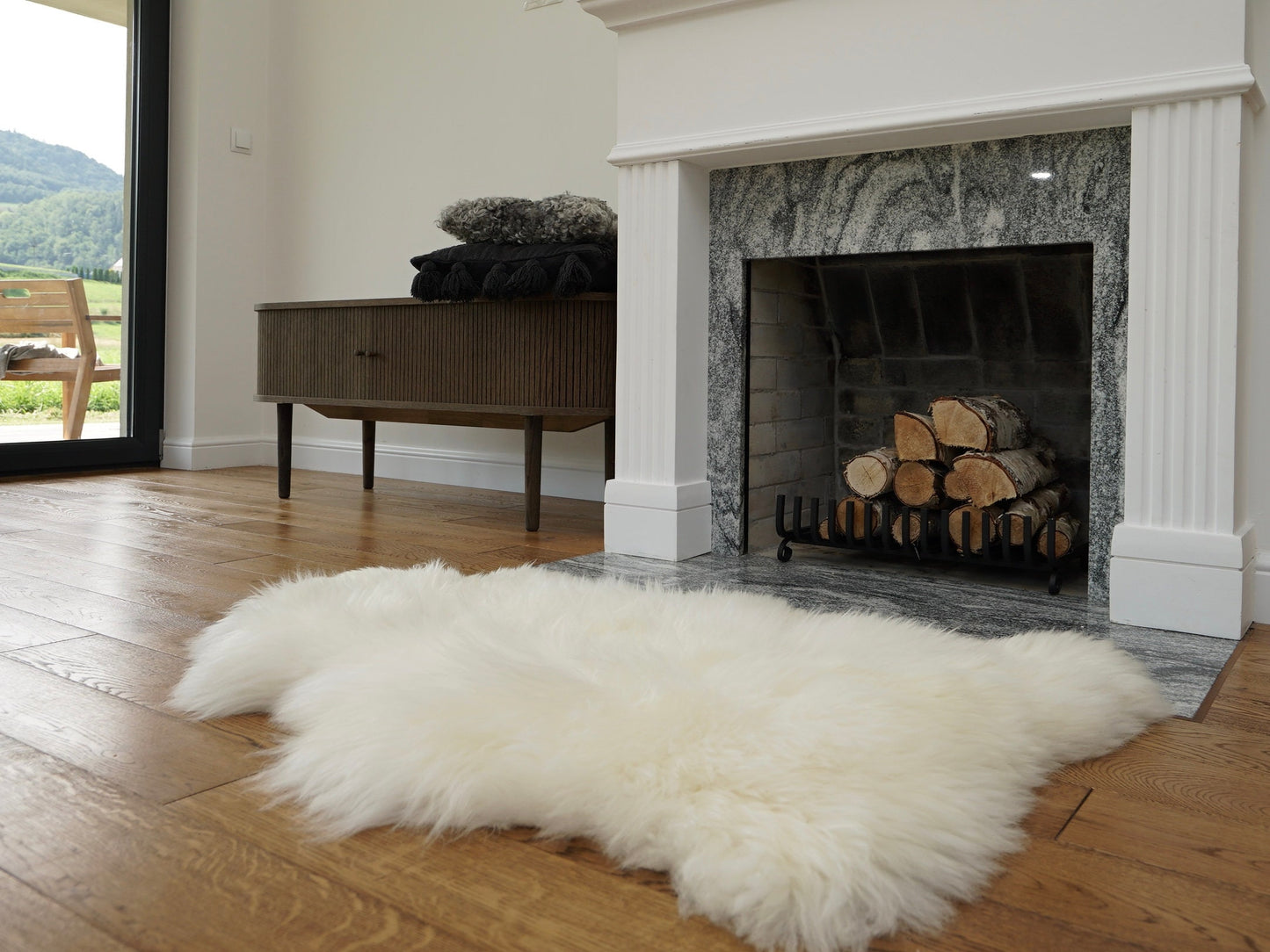 REGULAR SHEEPSKIN White Throw Genuine leather Sheep Skin 50" x 30" Decorative rug Natural comfy, cozy, hair is very thick, shiny !