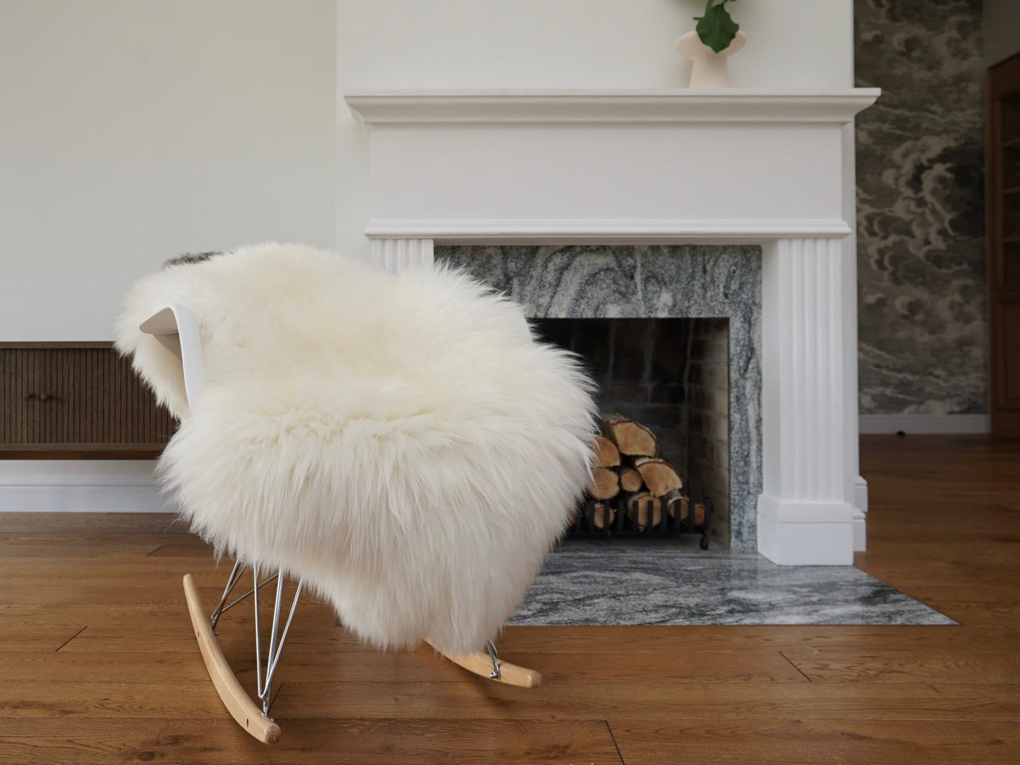 REGULAR SHEEPSKIN White Throw Genuine leather Sheep Skin 50" x 30" Decorative rug Natural comfy, cozy, hair is very thick, shiny !