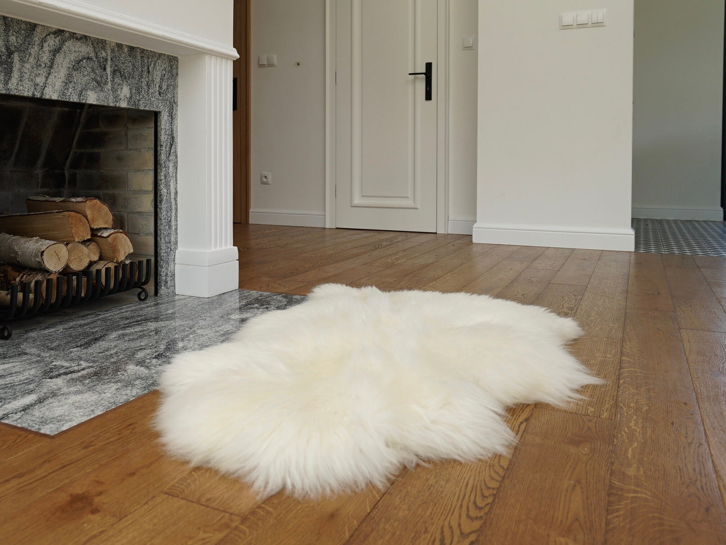 REGULAR SHEEPSKIN White Throw Genuine leather Sheep Skin 50" x 30" Decorative rug Natural comfy, cozy, hair is very thick, shiny !