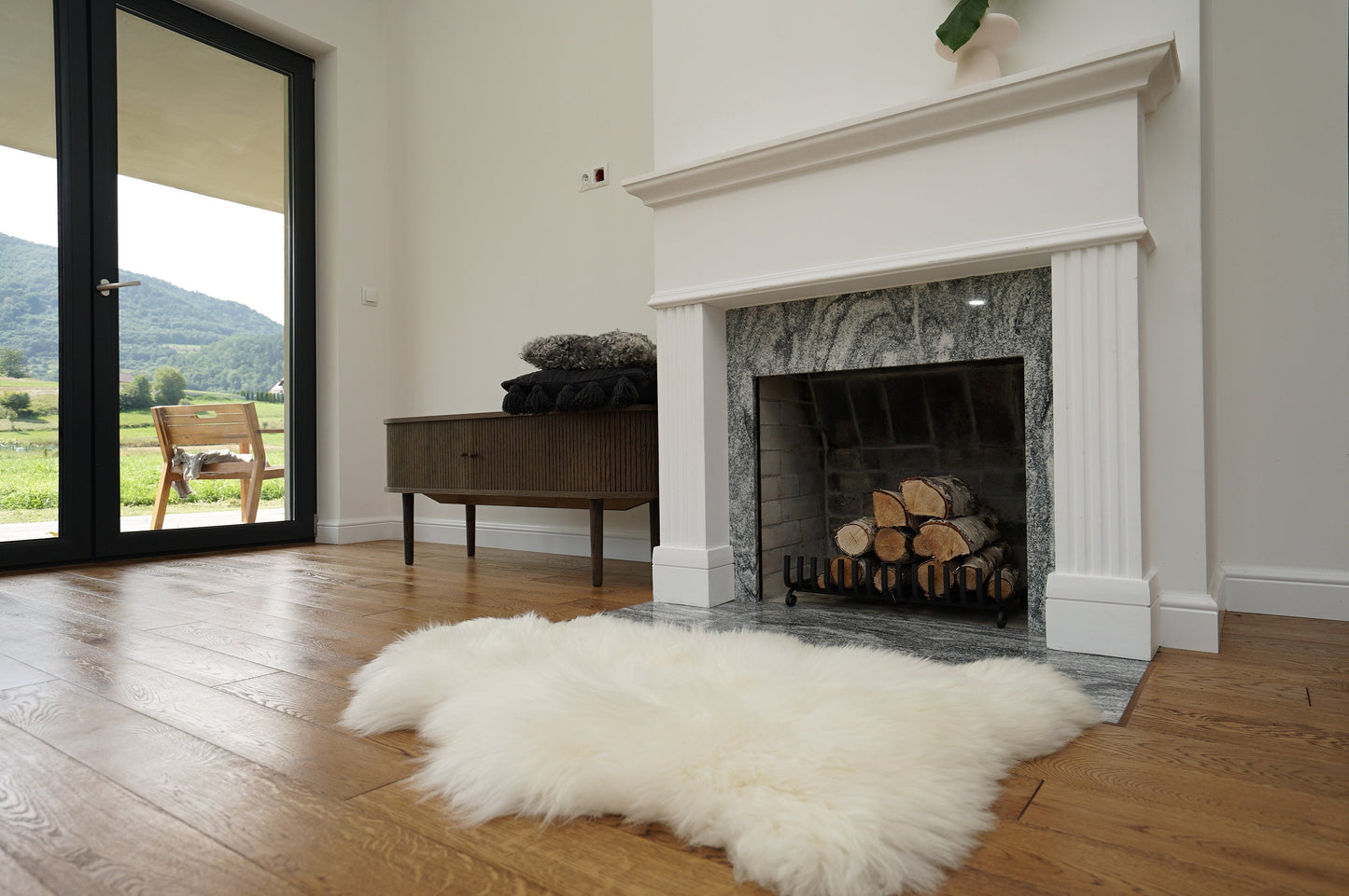 REGULAR SHEEPSKIN White Throw Genuine leather Sheep Skin 50" x 30" Decorative rug Natural comfy, cozy, hair is very thick, shiny !