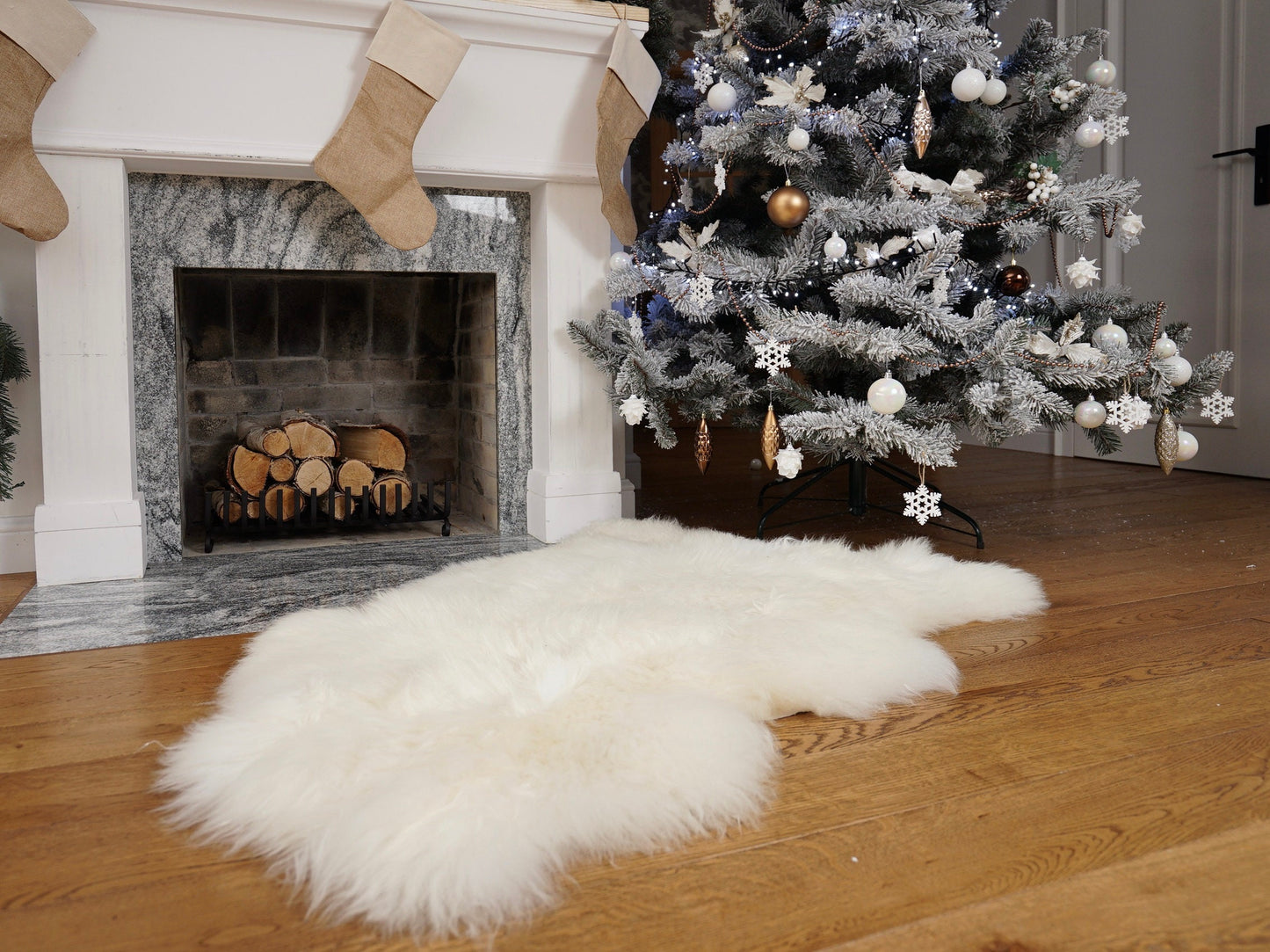 SHEEPSKIN White Throw Genuine leather Sheep Skin 50"x 30" Decorative rug Natural comfy, cozy, hair is very thick, shiny !