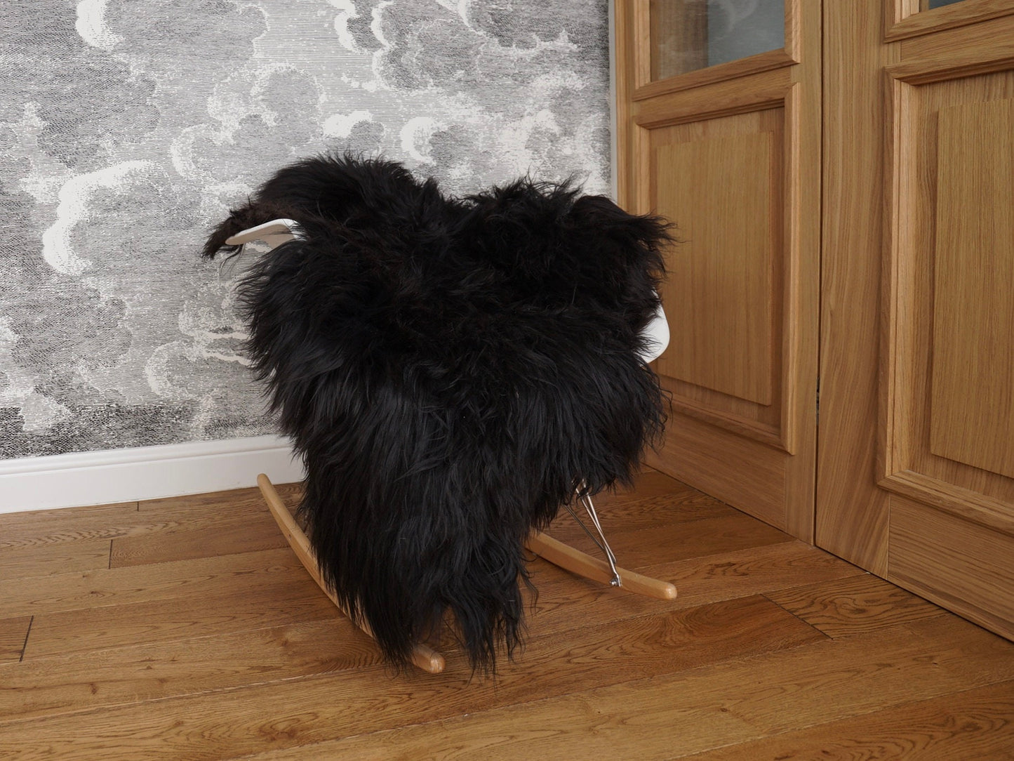SHEEPSKIN ICELANDIC BLACK Throw Genuine leather Sheep Skin 48" x 28" Decorative rug comfy, cozy, hair is very thick, shiny !