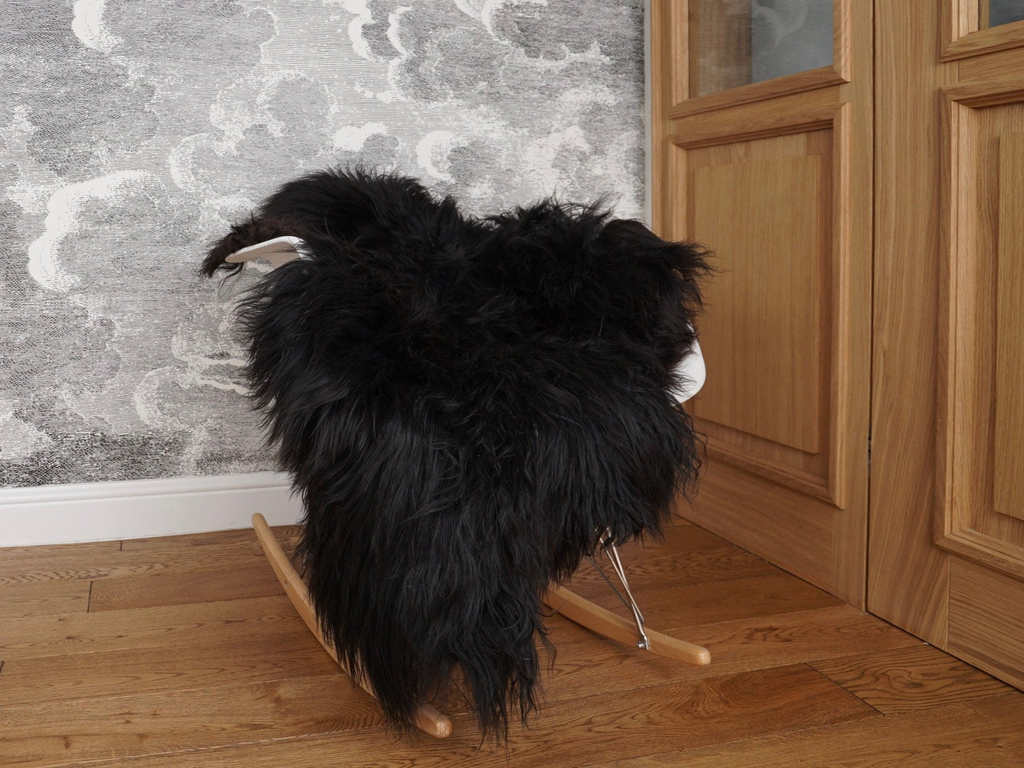 SHEEPSKIN ICELANDIC BLACK Throw Genuine leather Sheep Skin 48" x 28" Decorative rug comfy, cozy, hair is very thick, shiny !