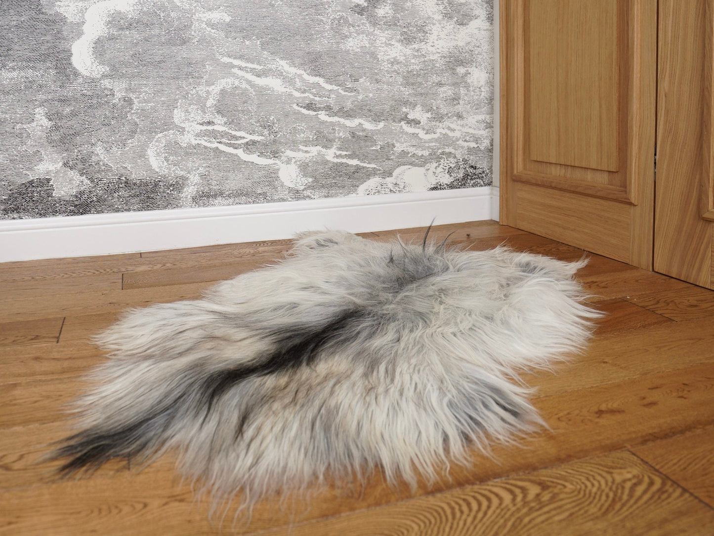 SHEEPSKIN ICELANDIC Grey BDA11 White Xxl Throw Genuine leather Sheep Skin Decorative rug Gray comfy, cozy, hair is very thick, shiny !