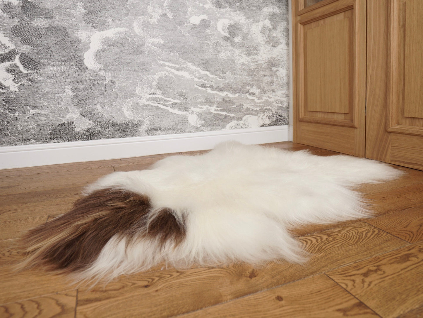 SHEEPSKIN ICELANDIC XL Dark Brown Throw Genuine CB1 leather Sheep Skin Decorative rug comfy, cozy, hair is very thick, shiny !
