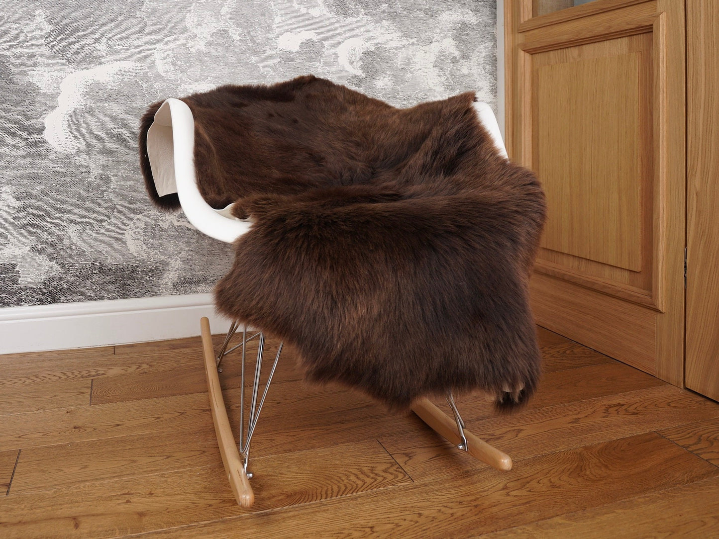 SHEEPSKIN Brown Throw Genuine leather Sheep Skin Decorative rug brown comfy, cozy, hair is very thick, shiny !