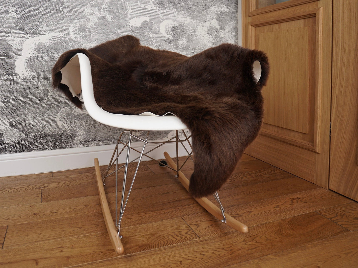 SHEEPSKIN Brown Throw Genuine leather Sheep Skin Decorative rug brown comfy, cozy, hair is very thick, shiny !