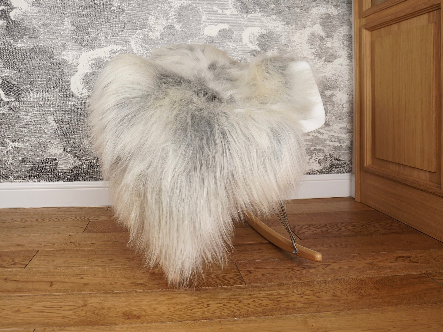 SHEEPSKIN ICELANDIC Grey CZ6 White Xxl Throw Genuine leather Sheep Skin Decorative rug Gray comfy, cozy, hair is very thick, shiny !