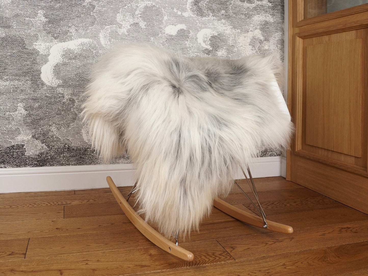 SHEEPSKIN ICELANDIC Grey CZ6 White Xxl Throw Genuine leather Sheep Skin Decorative rug Gray comfy, cozy, hair is very thick, shiny !