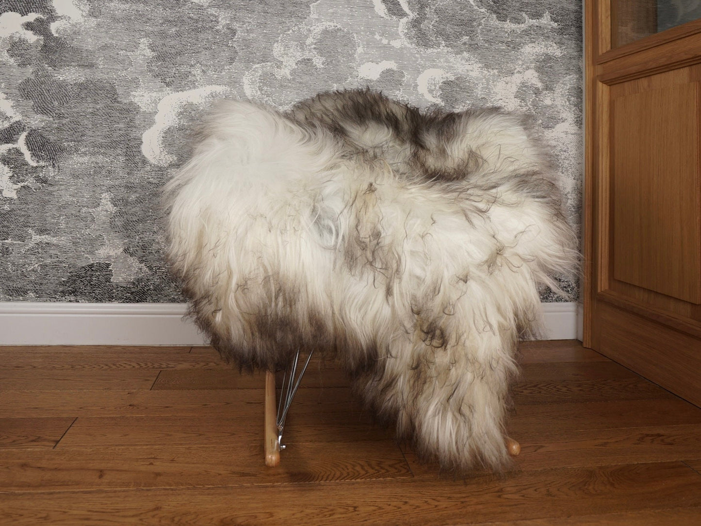 SHEEPSKIN ICELANDIC Grey DZ5 White Xxl Throw Genuine leather Sheep Skin Decorative rug Gray comfy, cozy, hair is very thick, shiny !