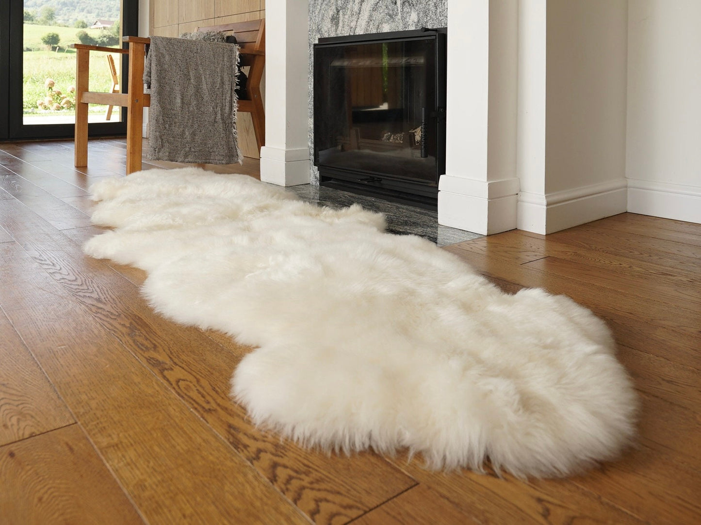 GIANT SHEEPSKIN Double XXL White Throw Genuine leather Sheep Skin 79 "x 32" Decorative rug Natural comfy,cozy, hair is very thick, shiny !