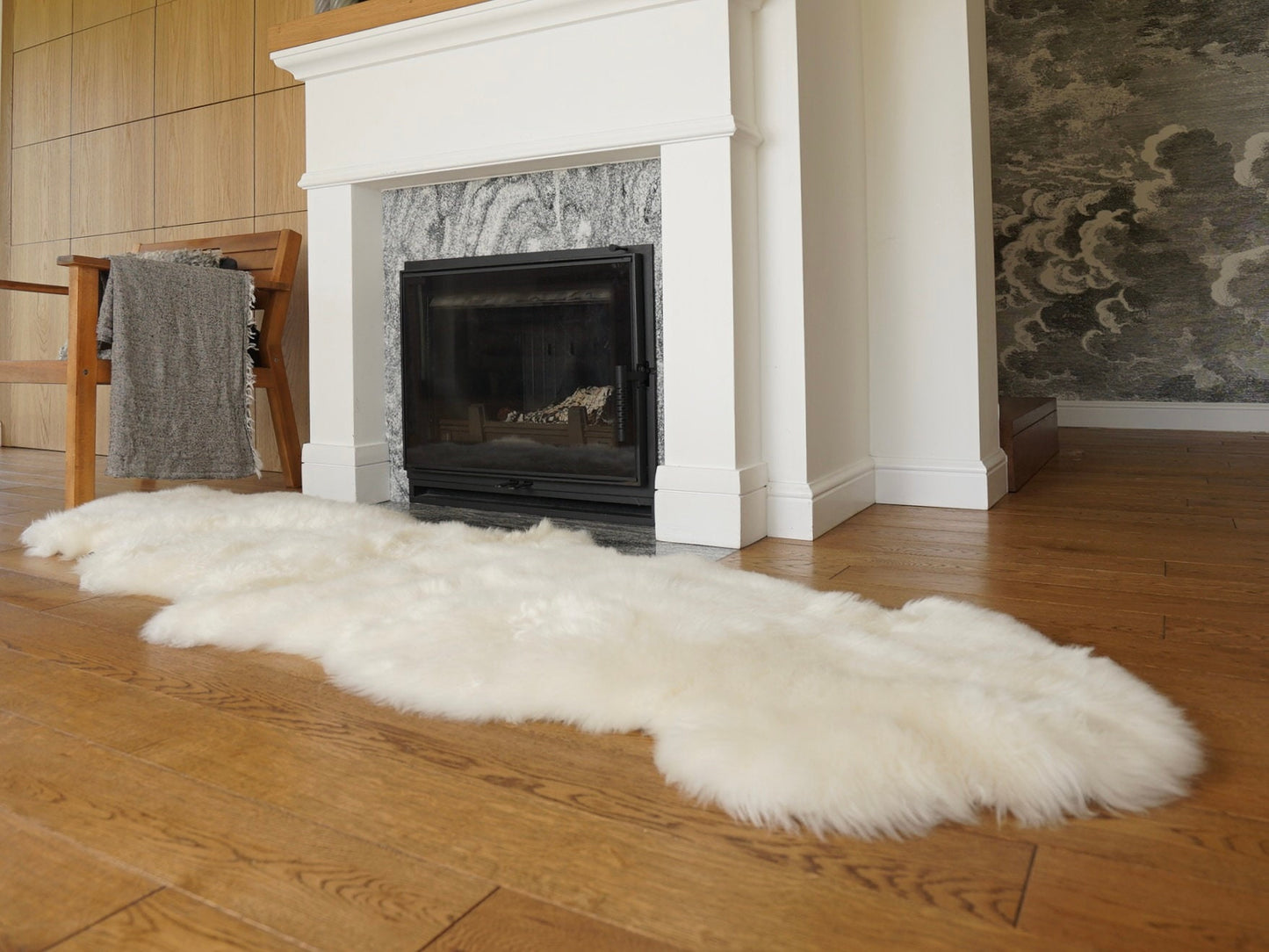 GIANT SHEEPSKIN Double XXL White Throw Genuine leather Sheep Skin 79 "x 32" Decorative rug Natural comfy,cozy, hair is very thick, shiny !