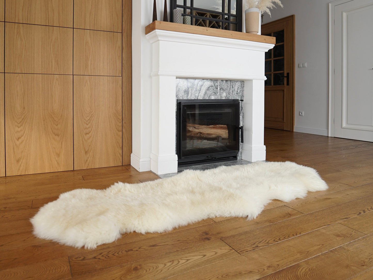 GIANT SHEEPSKIN Double XXL White cream Throw Genuine leather Sheep Skin 70 "x 26" Decorative rug Natural comfy, hair is very thick, shiny