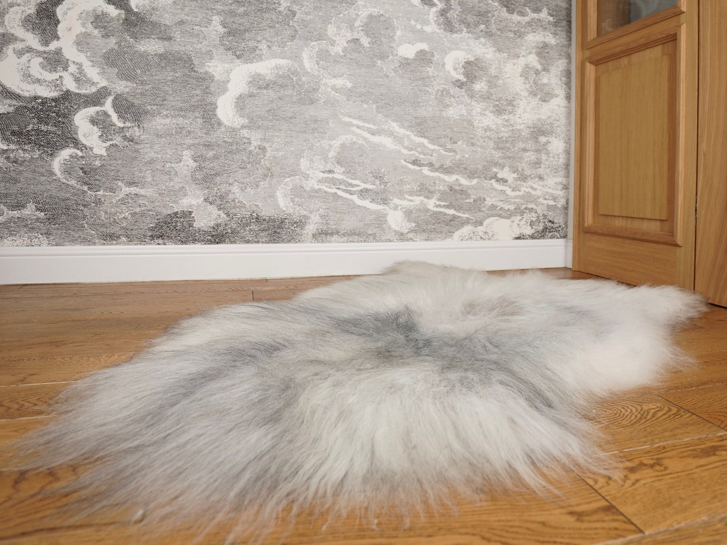SHEEPSKIN ICELANDIC Grey XD11 White Xxl Throw Genuine leather Sheep Skin Decorative rug Gray comfy, cozy, hair is very thick, shiny !
