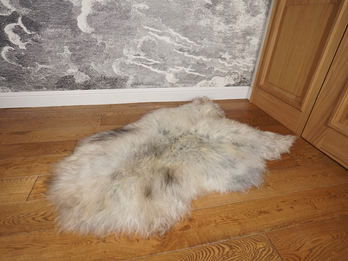 SHEEPSKIN ICELANDIC Grey XD4 Grey Xxl Throw Genuine leather Sheep Skin Decorative rug Gray comfy, cozy, hair is very thick, shiny !