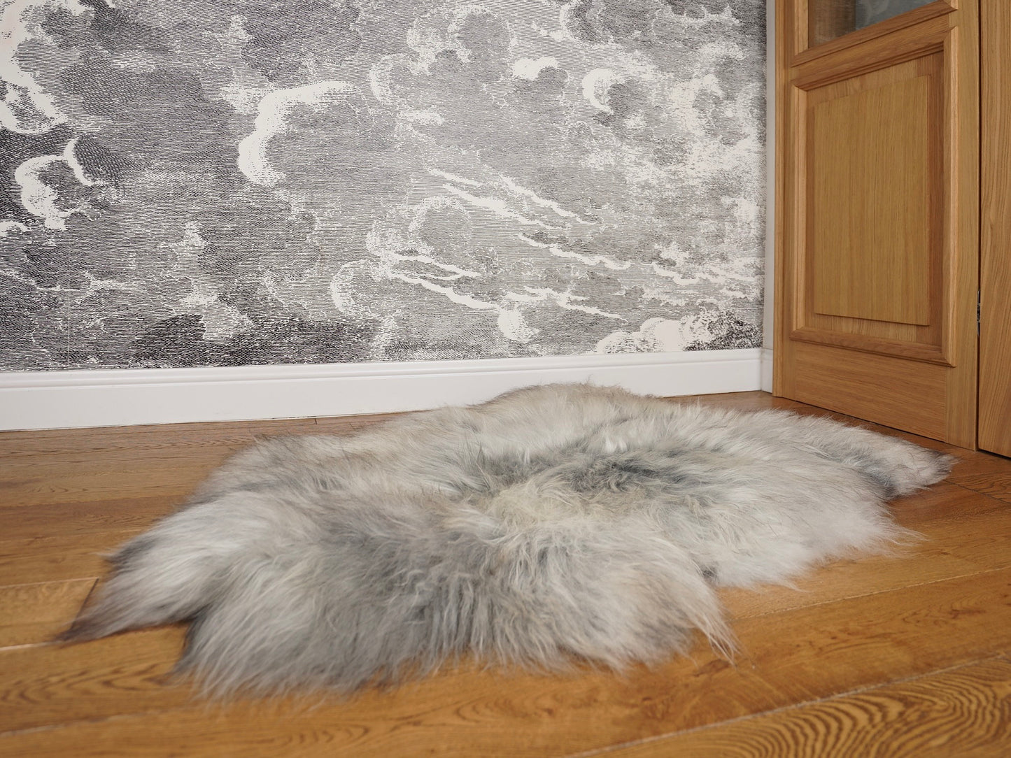 SHEEPSKIN ICELANDIC Grey XD5 White Xxl Throw Genuine leather Sheep Skin Decorative rug Gray comfy, cozy, hair is very thick, shiny !