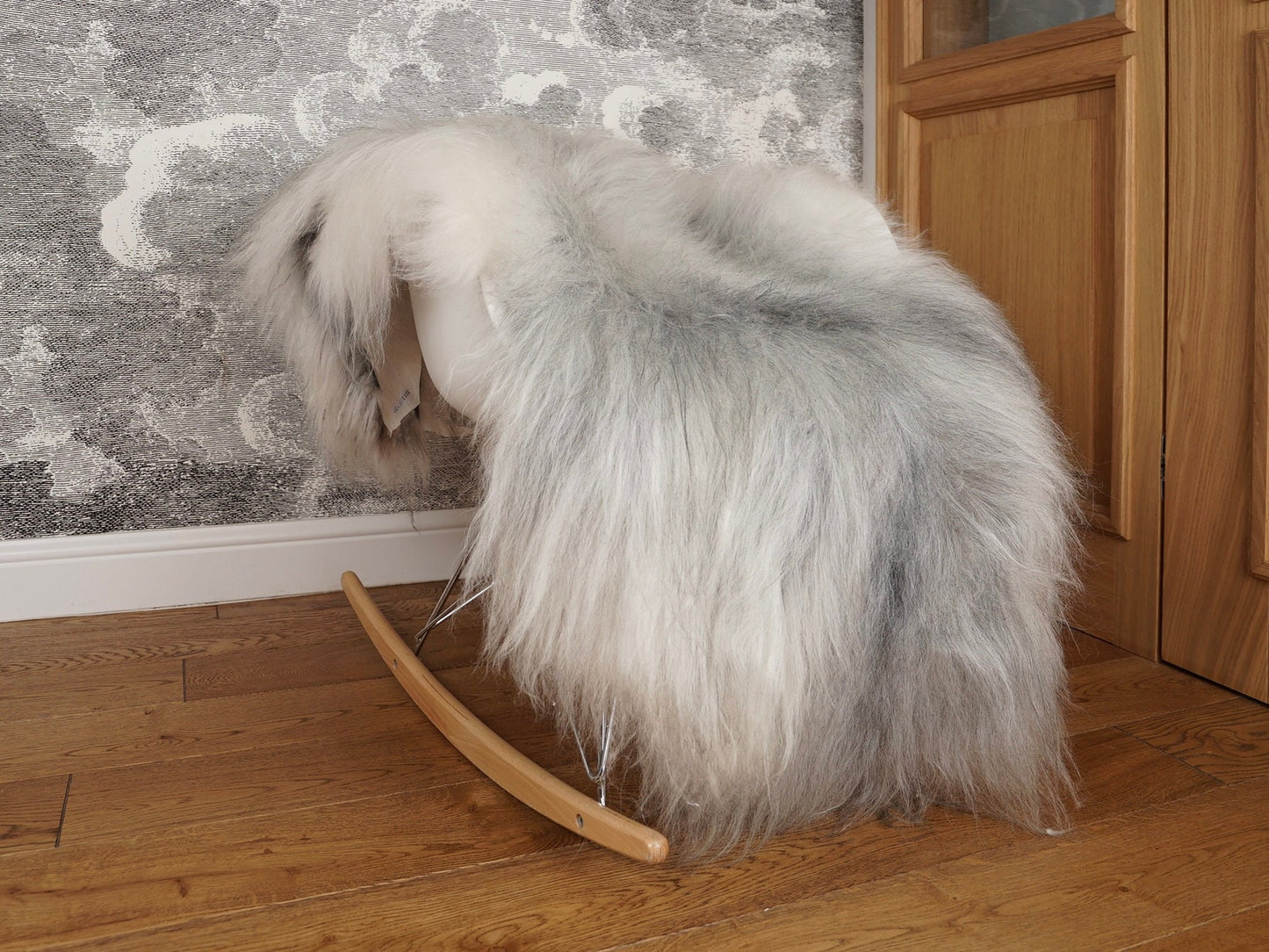 SHEEPSKIN ICELANDIC Grey XD11 White Xxl Throw Genuine leather Sheep Skin Decorative rug Gray comfy, cozy, hair is very thick, shiny !