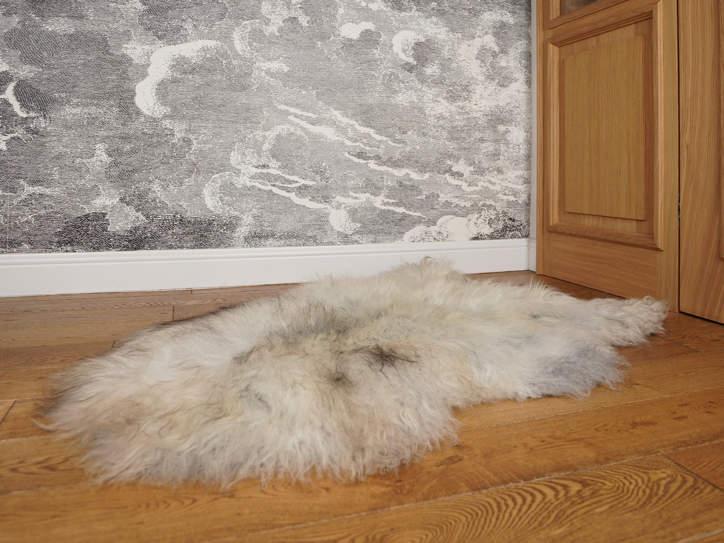 SHEEPSKIN ICELANDIC Grey XD4 Grey Xxl Throw Genuine leather Sheep Skin Decorative rug Gray comfy, cozy, hair is very thick, shiny !