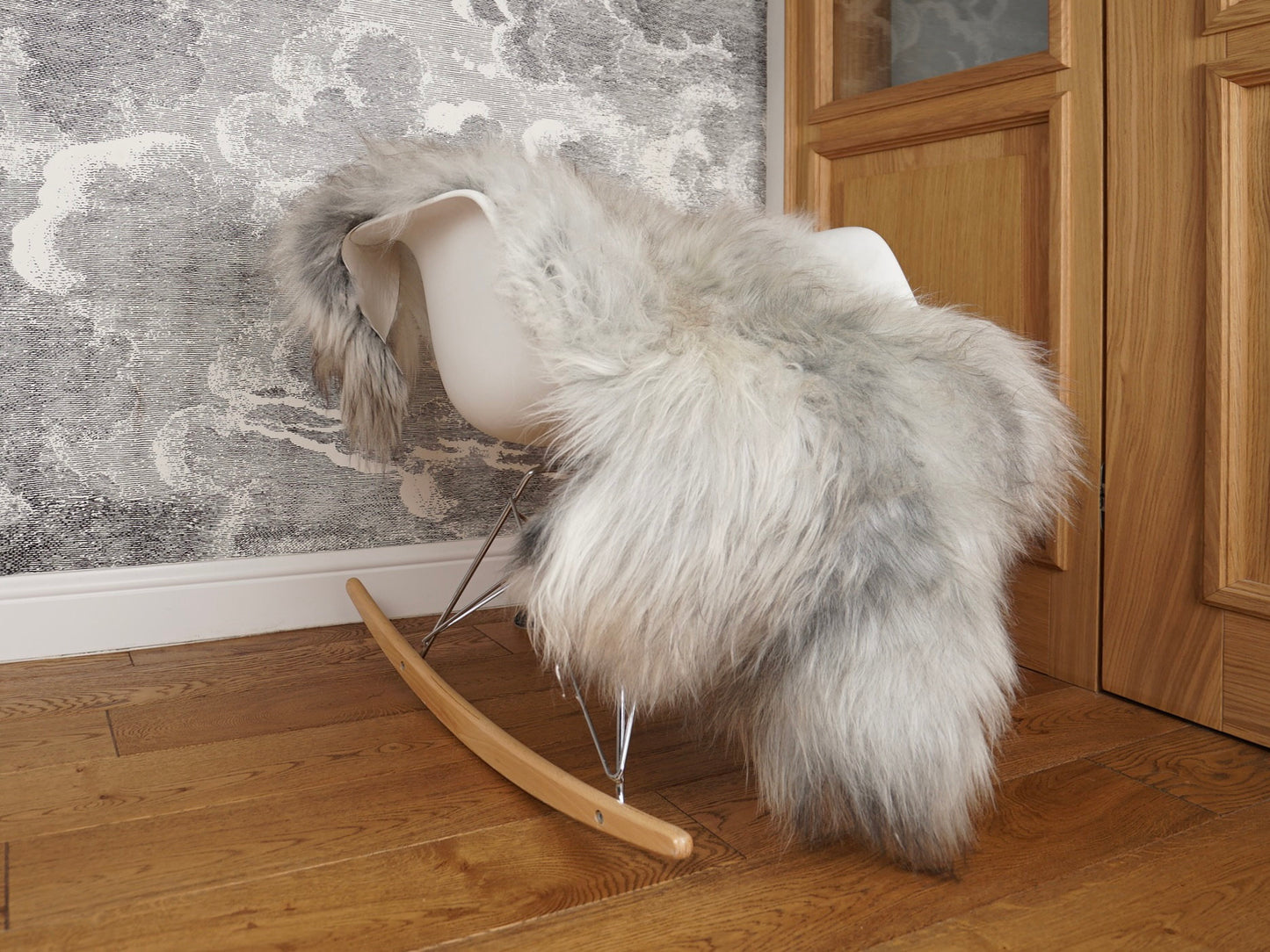 SHEEPSKIN ICELANDIC Grey XD5 White Xxl Throw Genuine leather Sheep Skin Decorative rug Gray comfy, cozy, hair is very thick, shiny !