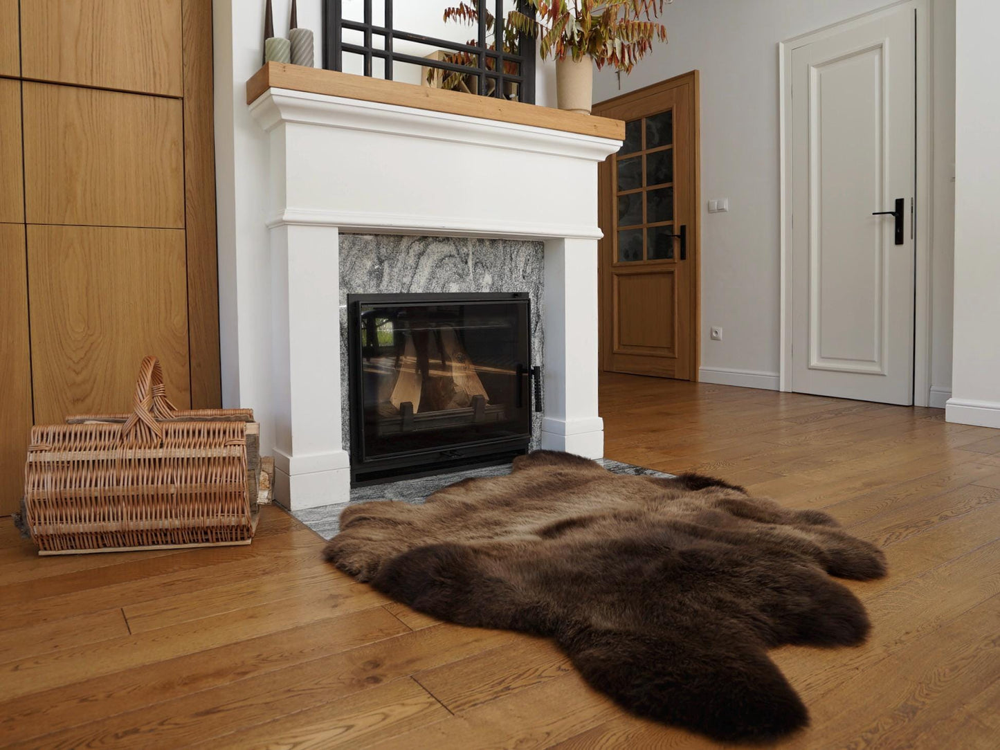 GIANT SHEEPSKIN Double XXL Brown Throw Genuine leather Sheep Skin 46 "x 46" Decorative rug Natural comfy,cozy, hair is very thick, shiny !
