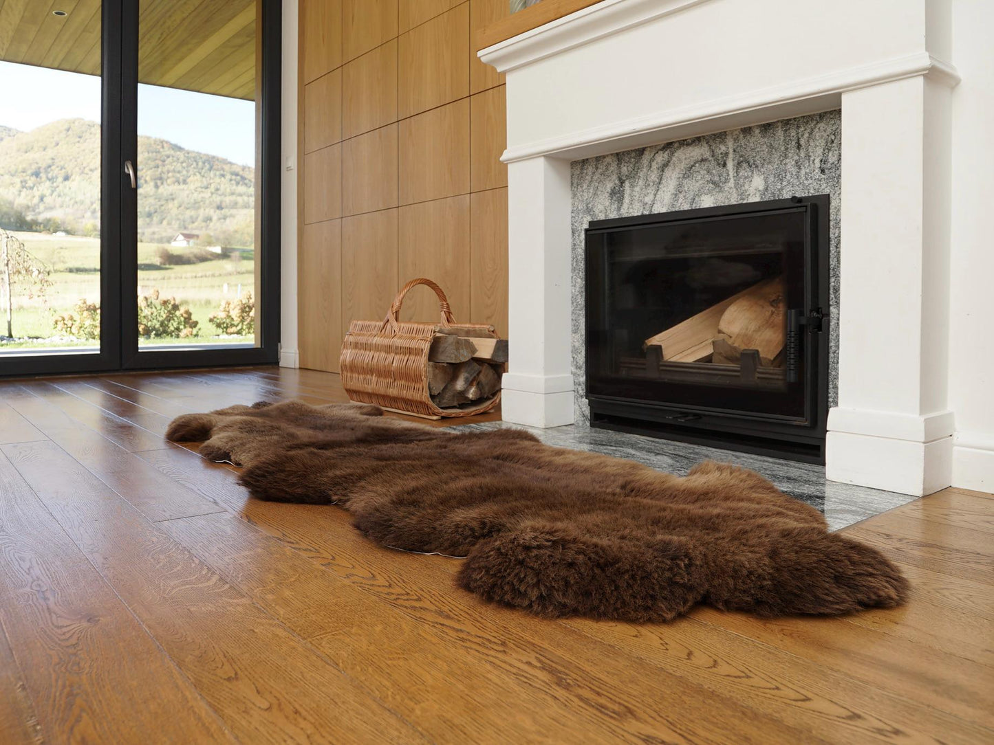 GIANT SHEEPSKIN Double XXL Brown Throw Genuine leather Sheep Skin 79 "x 32" Decorative rug Natural comfy, cozy, hair is very thick, shiny !