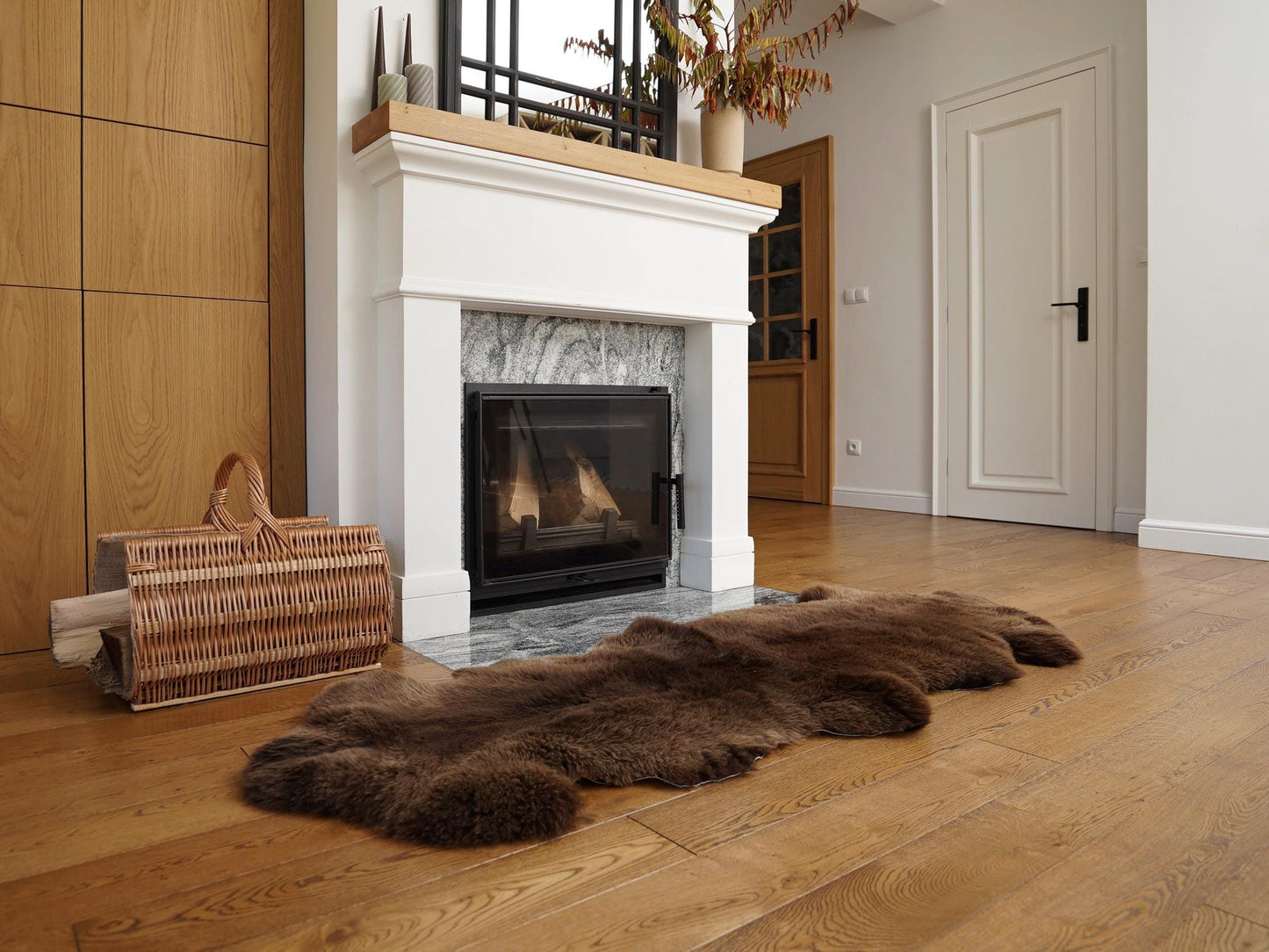 GIANT SHEEPSKIN Double XXL Brown Throw Genuine leather Sheep Skin 79 "x 30" Decorative rug Natural comfy,cozy, hair is very thick, shiny !