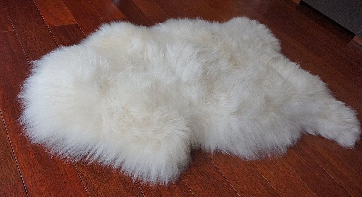 Regular SHEEPSKIN 48 "x 28" White Throw Genuine leather Sheep Skin Decorative rug Natural comfy, cozy, hair is very thick, shiny !