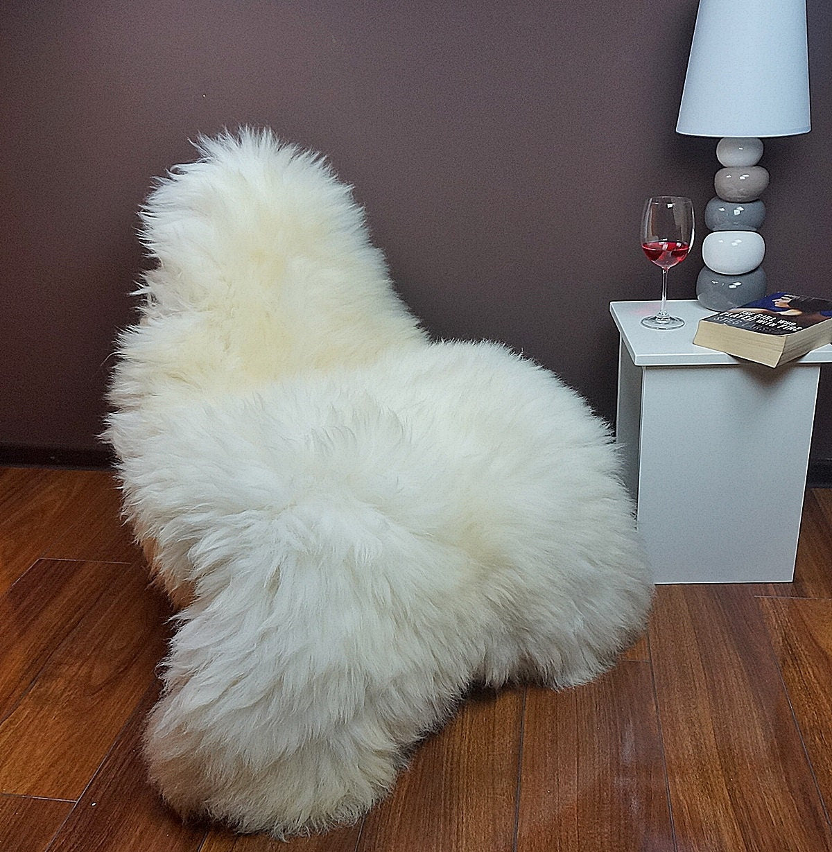 Regular SHEEPSKIN 48 "x 28" White Throw Genuine leather Sheep Skin Decorative rug Natural comfy, cozy, hair is very thick, shiny !