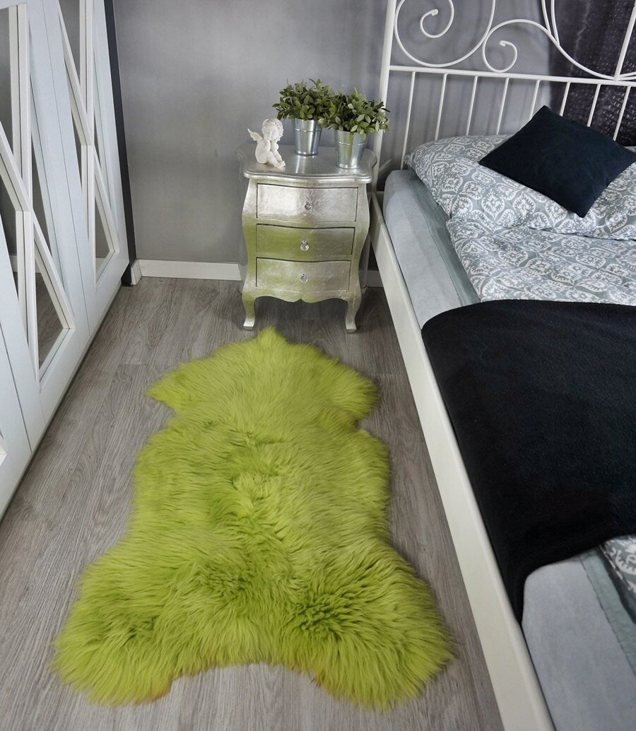 SHEEPSKIN GREEN Throw Genuine leather Sheep Skin Decorative rug green comfy, cozy, hair is very thick, shiny !