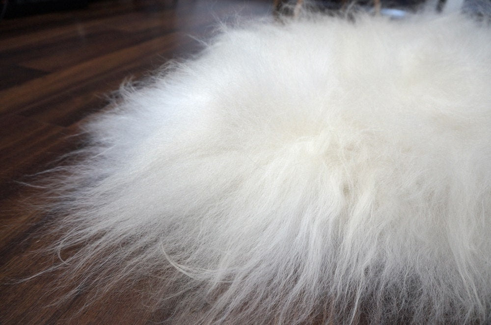 GIANT SHEEPSKIN Iceland XXLWhite Throw Genuine leather Sheep Skin 51"x 31" Decorative rug White comfy, cozy, hair is very thick, shiny !
