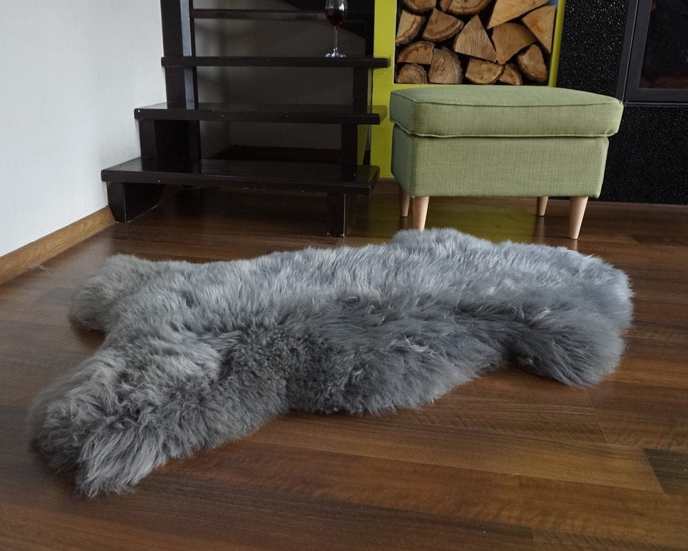 SHEEPSKIN GREY Throw Genuine leather Sheep Skin Decorative rug grey 44'' x 24" comfy, cozy, hair is very thick, shiny !